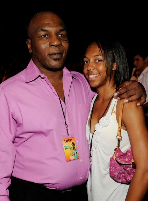 MIKE TYSON AND KIDS ATTEND TEEN CHOICE AWARDS 2009