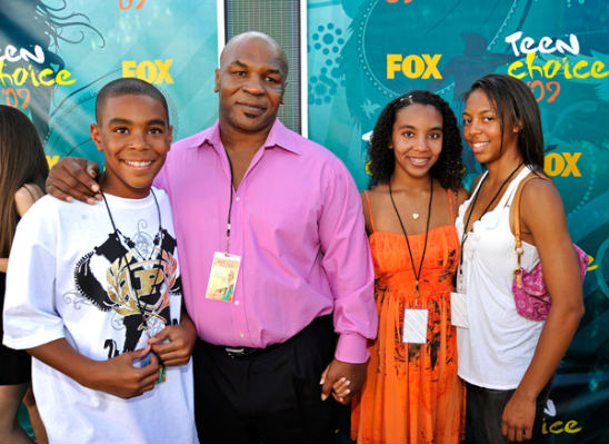 MIKE TYSON AND KIDS ATTEND TEEN CHOICE AWARDS 2009
