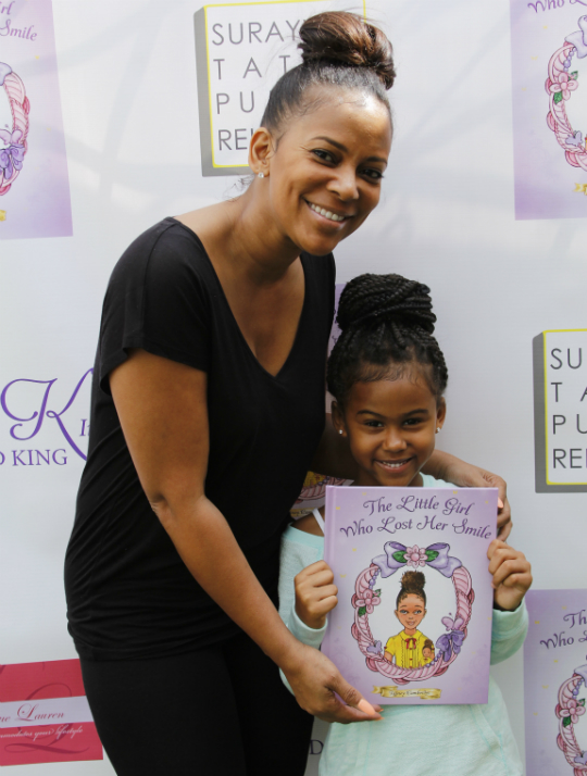 Tiffney Book Signing04367